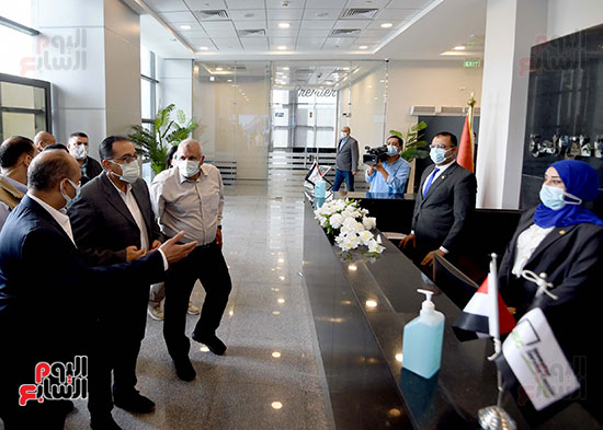 رئيس الوزراء يشهد افتتاح مركز خدمات المستثمرين بالوادي الجديد ‎‎ (2)