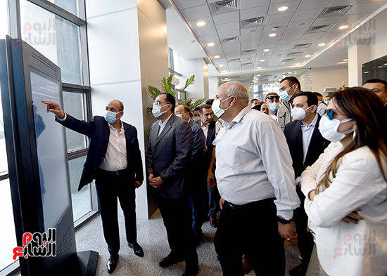 رئيس الوزراء يشهد افتتاح مركز خدمات المستثمرين بالوادي الجديد ‎‎ (5)