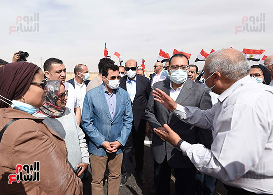 رئيس الوزراء يشهد إطلاق مضمار الدراجات بمدينة الخارجة (5)