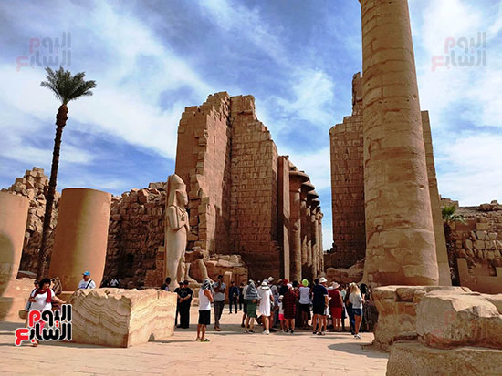الأفواج-بمعابد-الكرنك