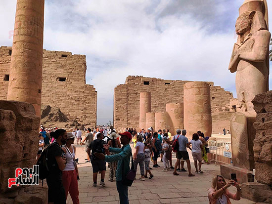 جانب-من-الأفواج-بمعبد-الكرنك