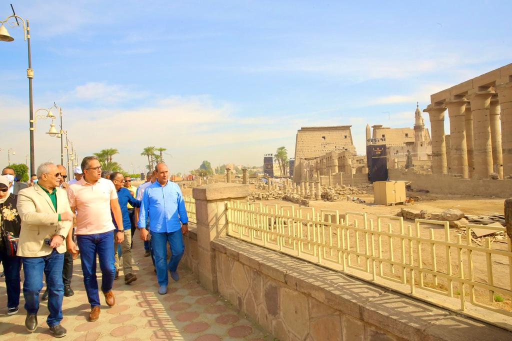 العناني خلال تفقده الاستعدادات للاحتفالية