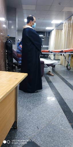 الدكتور مصطفى شعبان متنكرا داخل المستشفى