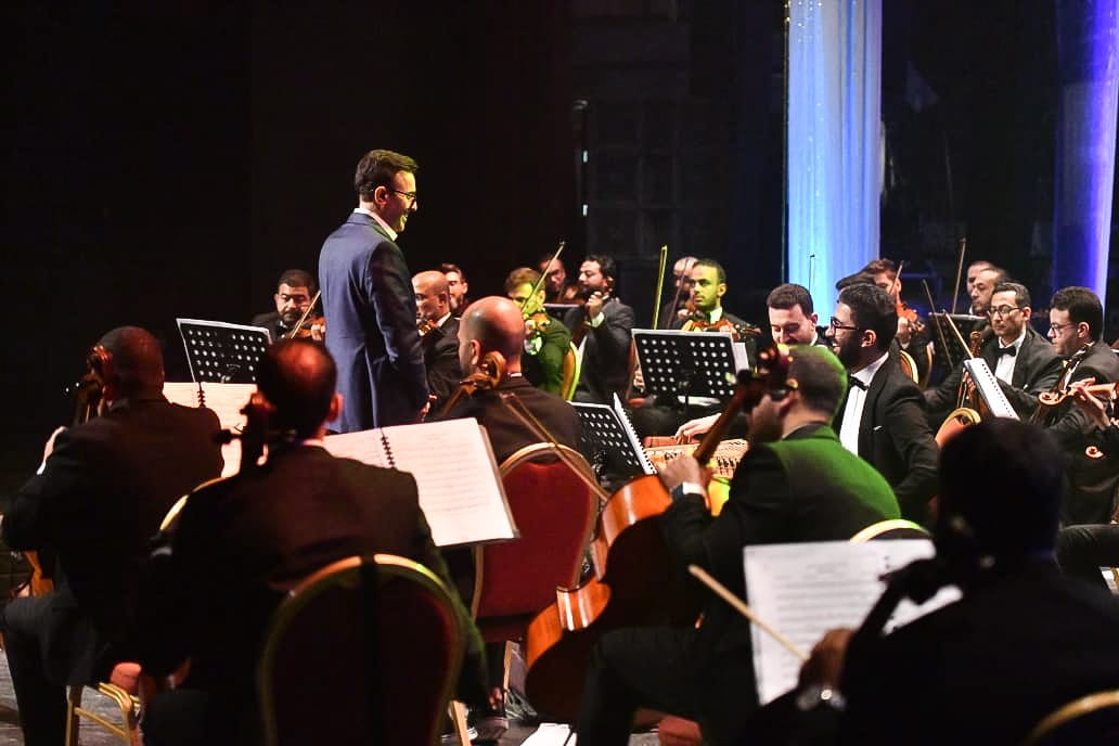 صابر الرباعى يداعي فرقته الموسيقية صابر الرباعى يداعي فرقته الموسيقية