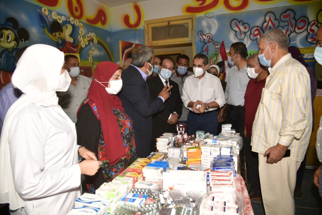 محافظ الغربية يشهد القافلتين الطبية والبيطرية بقرية منشأة حاتم ضمن مبادرة حياة كريمة