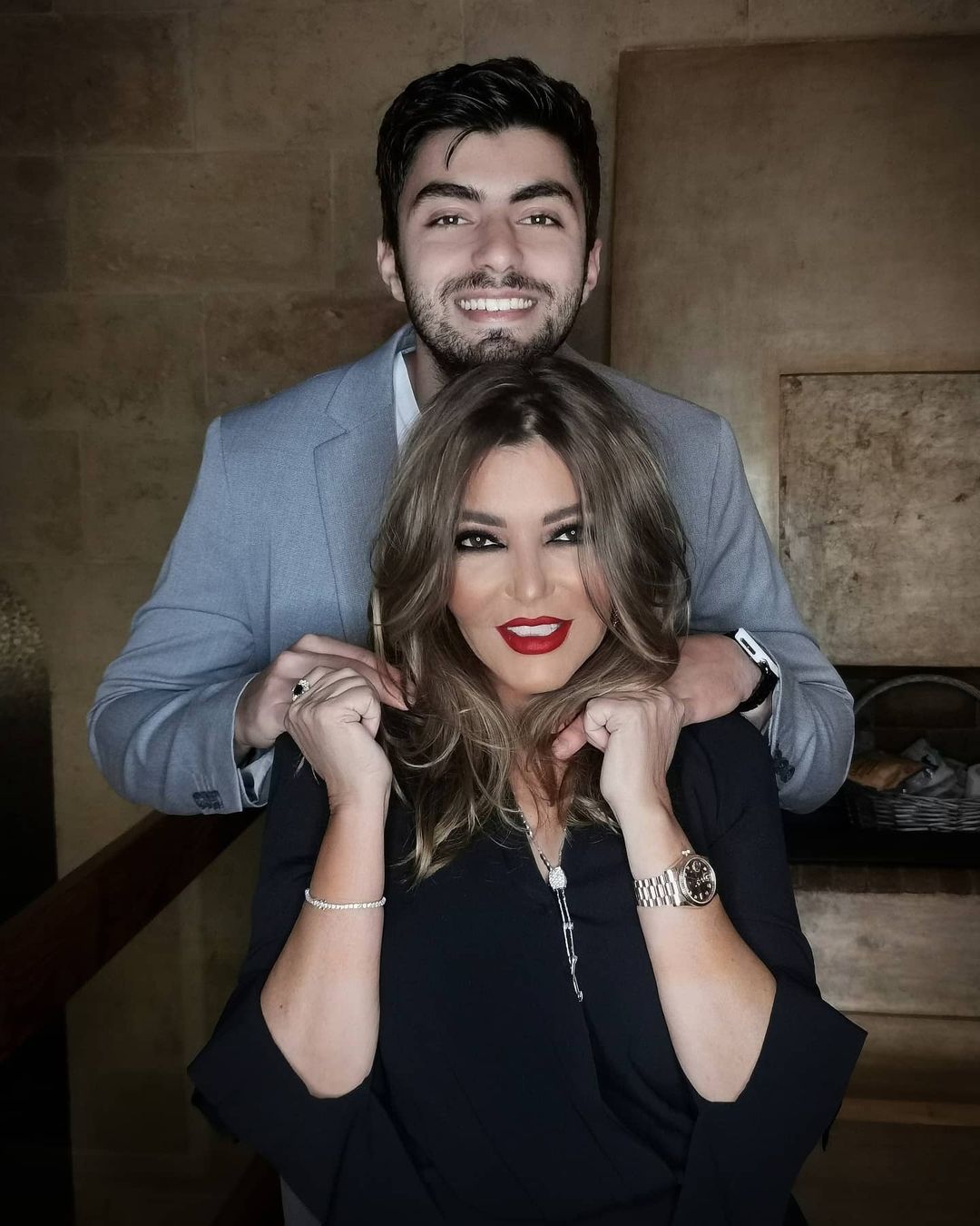 الديفا مع ابنها شادرى بعد عودته