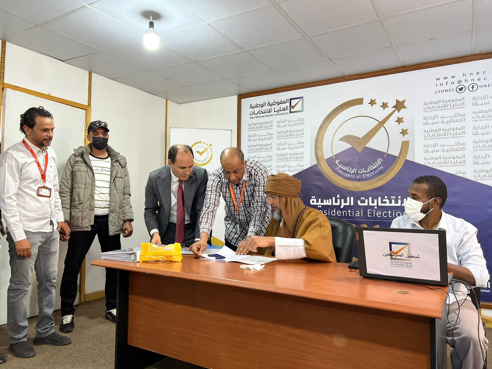 سيف الإسلام القذافى يتقدم بأوراق ترشحه لانتخابات الرئاسة الليبية (2)