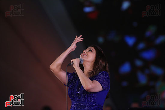 ماجدة الرومي ترفع علم مصر في حفل ختام مهرجان الموسيقي وتعلق بنحبك يامصر (27)