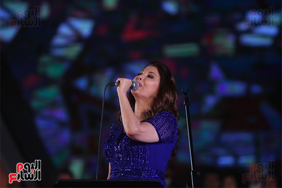 ماجدة الرومي ترفع علم مصر في حفل ختام مهرجان الموسيقي وتعلق بنحبك يامصر (24)