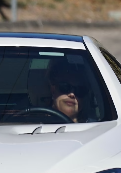 بريتنى سبيرز اثناء قيادة سيارتها