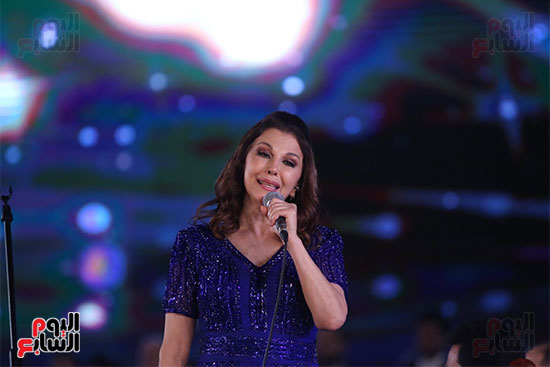 ماجدة الرومي ترفع علم مصر في حفل ختام مهرجان الموسيقي وتعلق بنحبك يامصر (21)