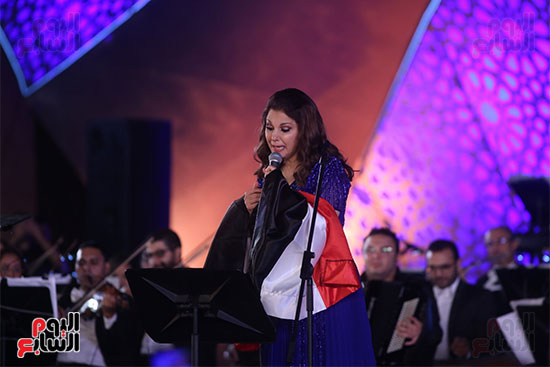 ماجدة الرومي ترفع علم مصر في حفل ختام مهرجان الموسيقي وتعلق بنحبك يامصر (32)