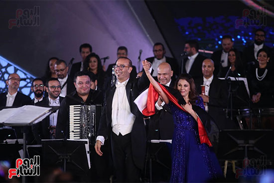 ماجدة الرومي ترفع علم مصر في حفل ختام مهرجان الموسيقي وتعلق بنحبك يامصر (29)
