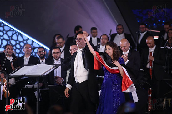 ماجدة الرومي ترفع علم مصر في حفل ختام مهرجان الموسيقي وتعلق بنحبك يامصر (30)
