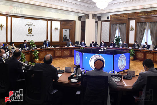 رئيس الوزراء يترأس اجتماع اللجنة الوزارية للسياحة والآثار (1)