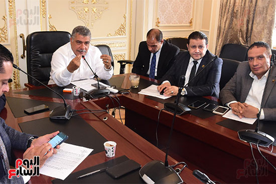 أجتماع لجنة الصناعة بمجلس النواب برئاسة النائب معتز محمد محمود  (8)
