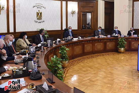 رئيس الوزراء يترأس اجتماع اللجنة الوزارية للسياحة والآثار (3)