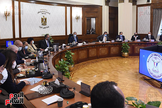 رئيس الوزراء يترأس اجتماع اللجنة الوزارية للسياحة والآثار (2)