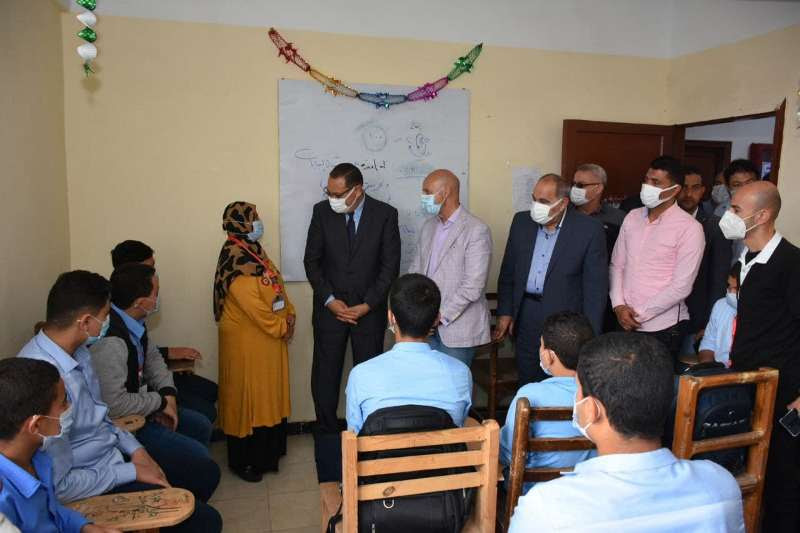 محافظ الشرقية يفتتح مدرسة الحسينية الثانوية للتمريض بنين