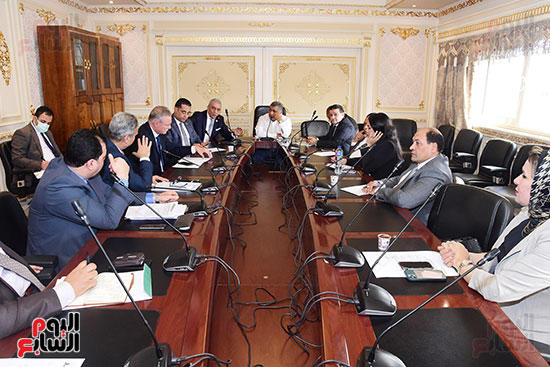 أجتماع لجنة الصناعة بمجلس النواب برئاسة النائب معتز محمد محمود  (3)