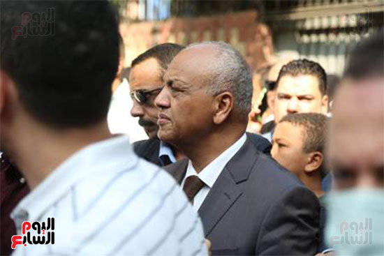 النائب مصطفى بكرى خلال الجنازة النائب مصطفى بكرى خلال الجنازة
