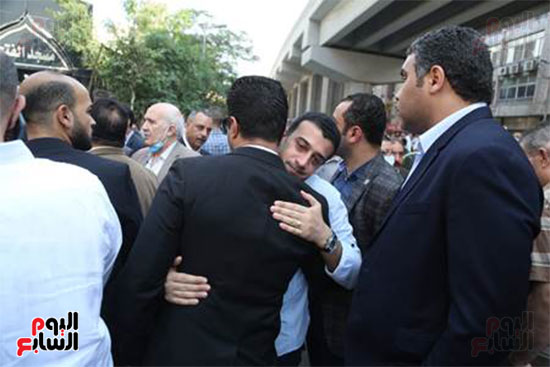 النائب طارق الخولى خلال تشييع الجنازة النائب طارق الخولى خلال تشييع الجنازة