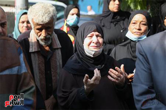 مشاهد مؤثرة خلال جنازة الراحل أحمد زيدان (2)