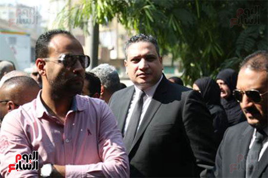 النائب عماد خليل خلال جنازة الراحل أحمد زيدان