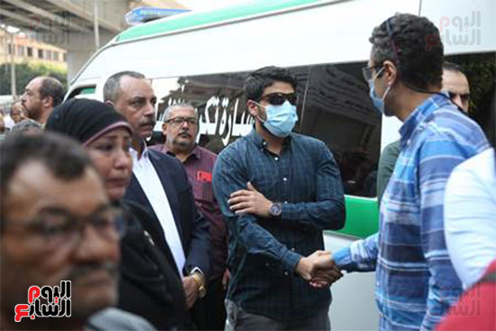 النائب إيهاب الطماوى خلال جنازة الراحل أحمد زيدان (2)