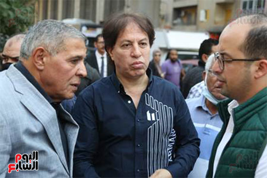 النائبان ثروت سويلم وأمين مسعود خلال تشييع الجنازة النائبان ثروت سويلم وأمين مسعود خلال تشييع الجنازة