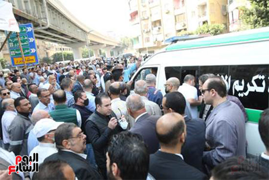 نواب البرلمان يشاركون فى تشييع جنازة الراحل أحمد زيدان نواب البرلمان يشاركون فى تشييع جنازة الراحل أحمد زيدان