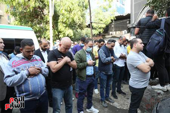 أداء صلاة الجنازة على الراحل أحمد زيدان أداء صلاة الجنازة على الراحل أحمد زيدان