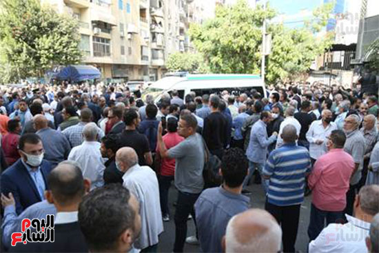 الأهالى خلال جنازة النائب أحمد زيدان الأهالى خلال جنازة النائب أحمد زيدان