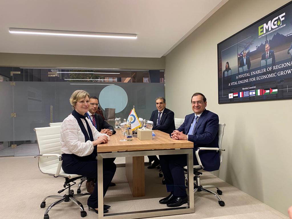 المهندس طارق الملا خلال مباحثاته مع الرئيس التنفيذى للعمليات بشركة وينترشال ديا