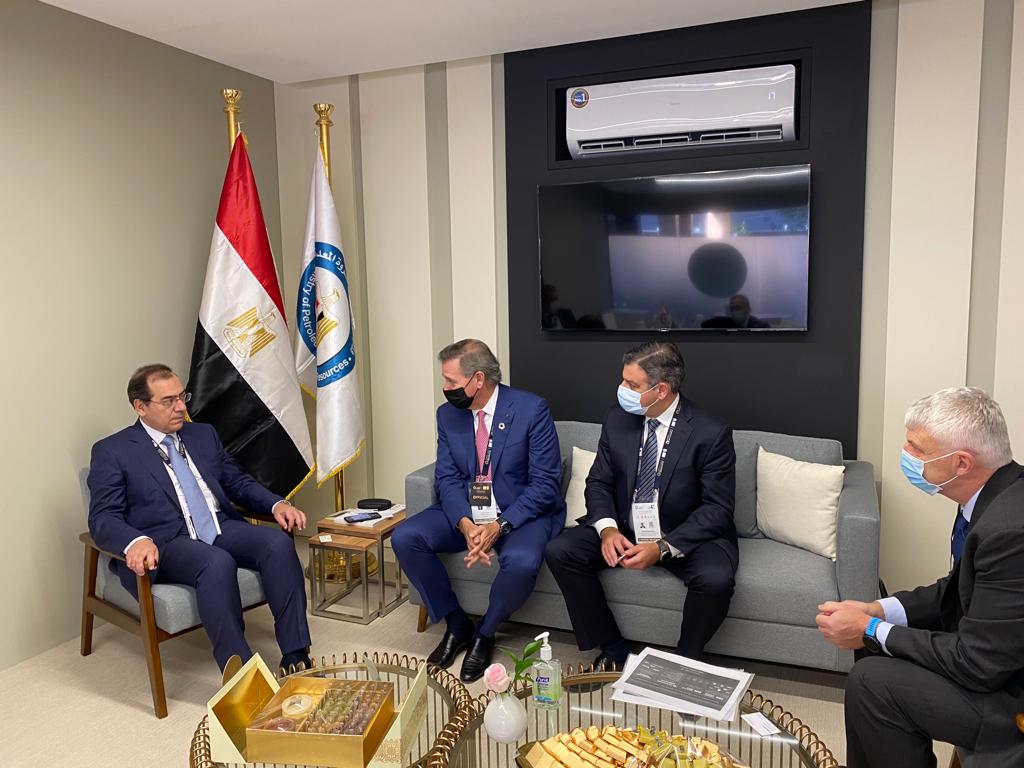 وزير البترول خلال مباحثاته مع الرئيس التنفيذى لشركة أسبن تك