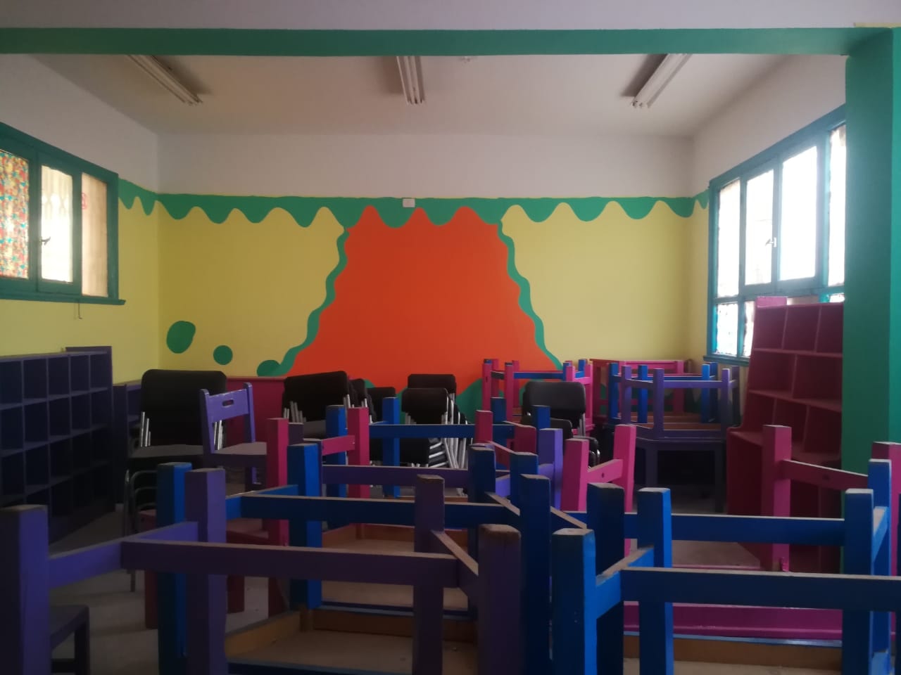 مقاعد المدرسة بعد تطويرها