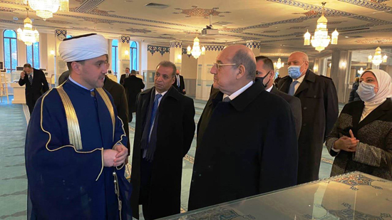 زيارة-المستشار-عبدالوهاب-عبد-الرازق-رئيس-مجلس-الشيوخ-للمسجد-الجامع-بموسكو-(2)
