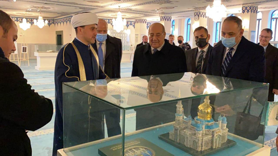 زيارة-المستشار-عبدالوهاب-عبد-الرازق-رئيس-مجلس-الشيوخ-للمسجد-الجامع-بموسكو-(1)