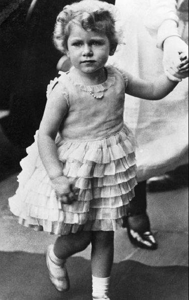 الملكة إليزابيث فى طفولتها