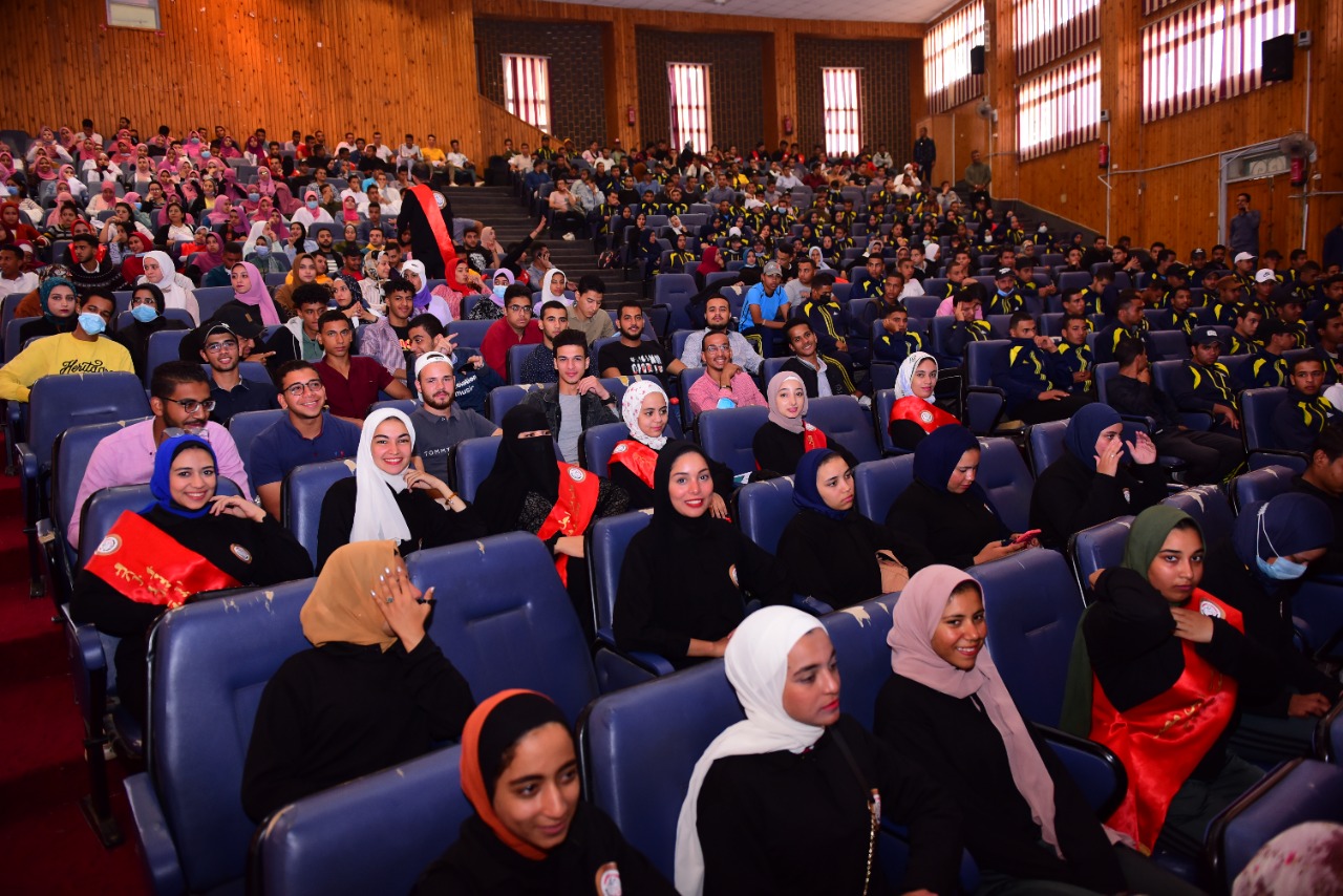 طلاب من أجل مصر بجامعة سوهاج تحتفل ببدء كرنفال الانتخابات  (1)
