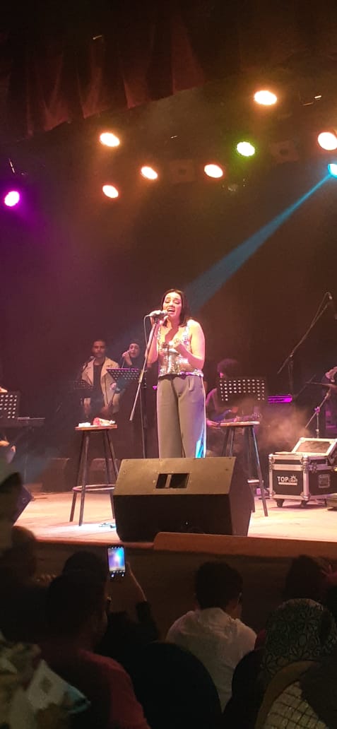 سمية درويش تحيي حفل غنائي في ساقية الصاوي وتغنى لأم كلثوم (4)