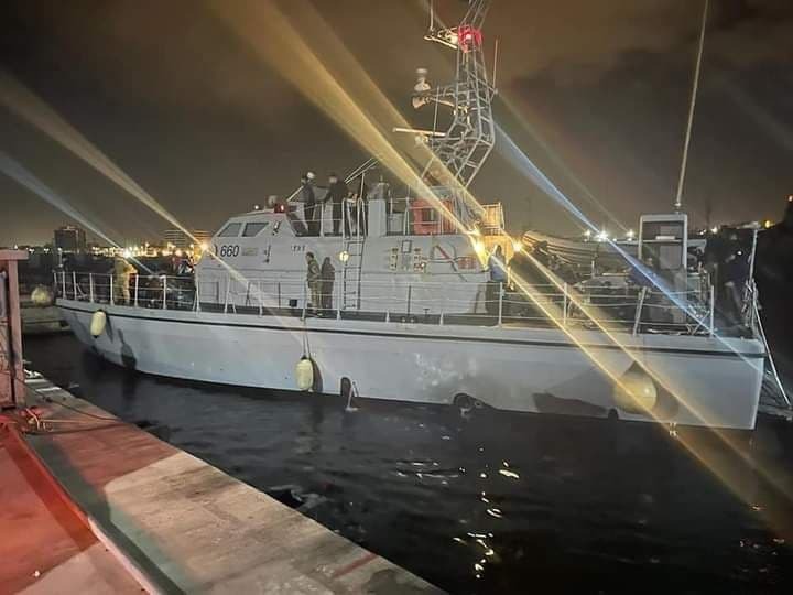 البحرية الليبية تنقذ عشرات المهاجرين (1)