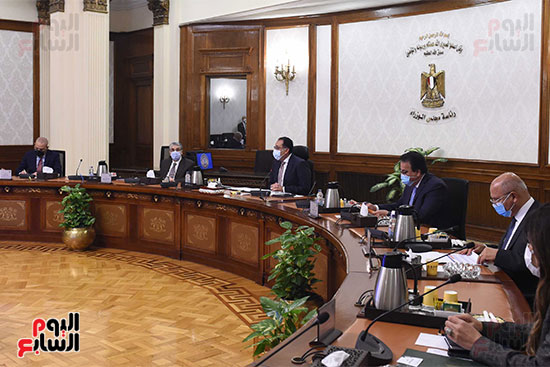 رئيس الوزراء يتابع جهود تعميق الصناعة الوطنية  (2)