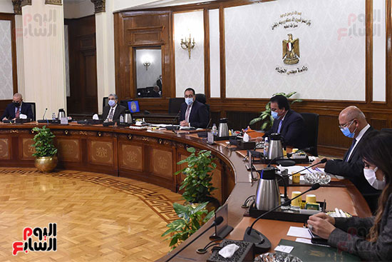 رئيس الوزراء يتابع جهود تعميق الصناعة الوطنية  (3)