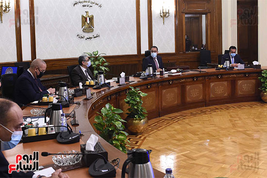 رئيس الوزراء يتابع جهود تعميق الصناعة الوطنية  (5)