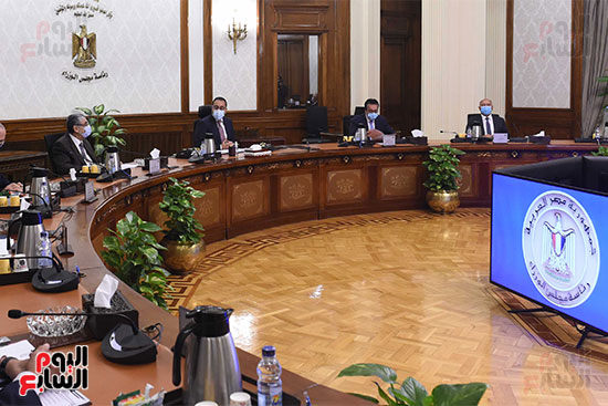 رئيس الوزراء يتابع جهود تعميق الصناعة الوطنية  (4)