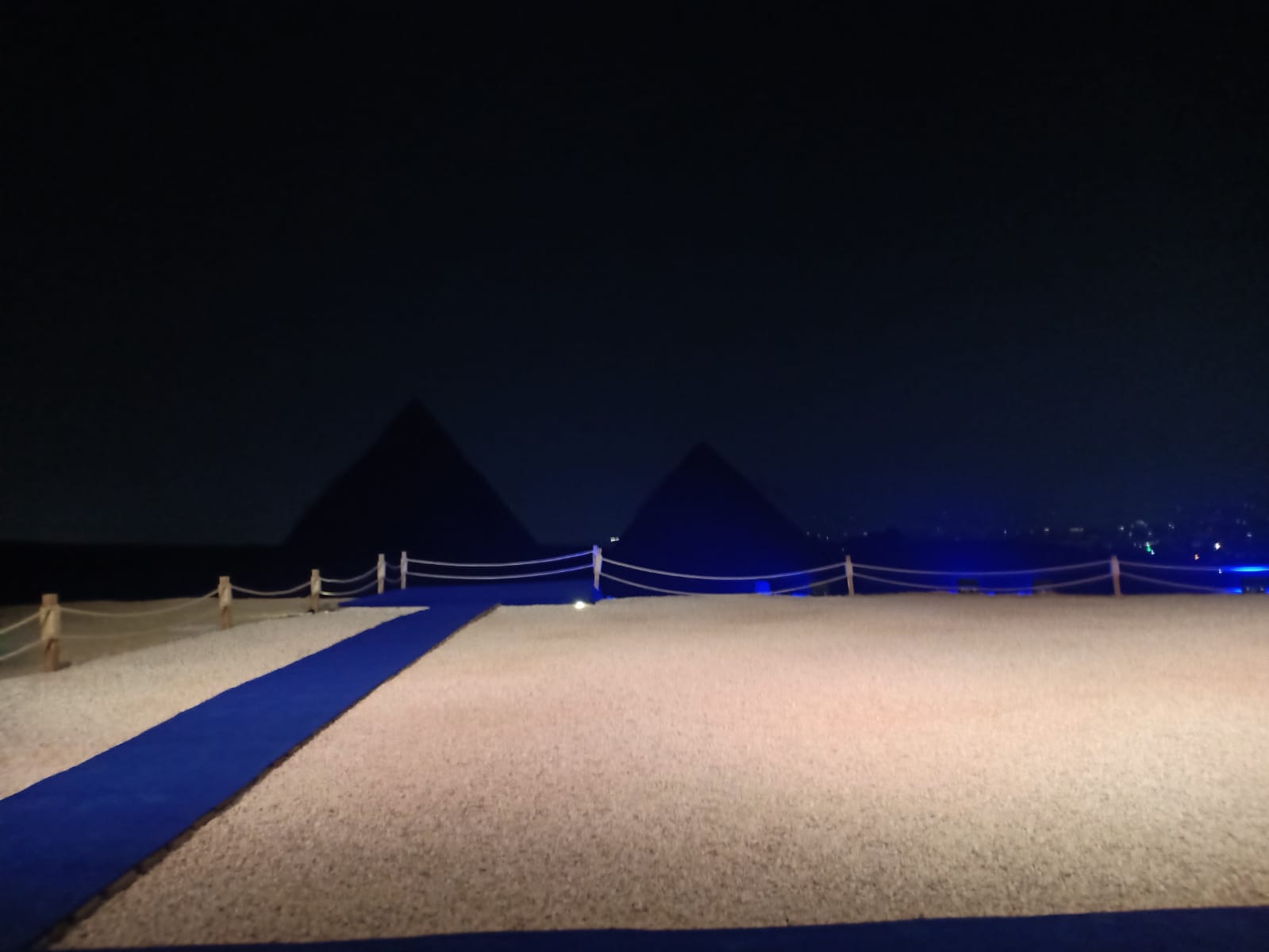 زيارة الامير تشارلز للاهرامات