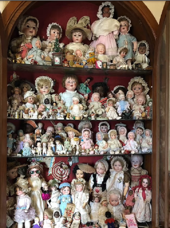 Another set of dolls