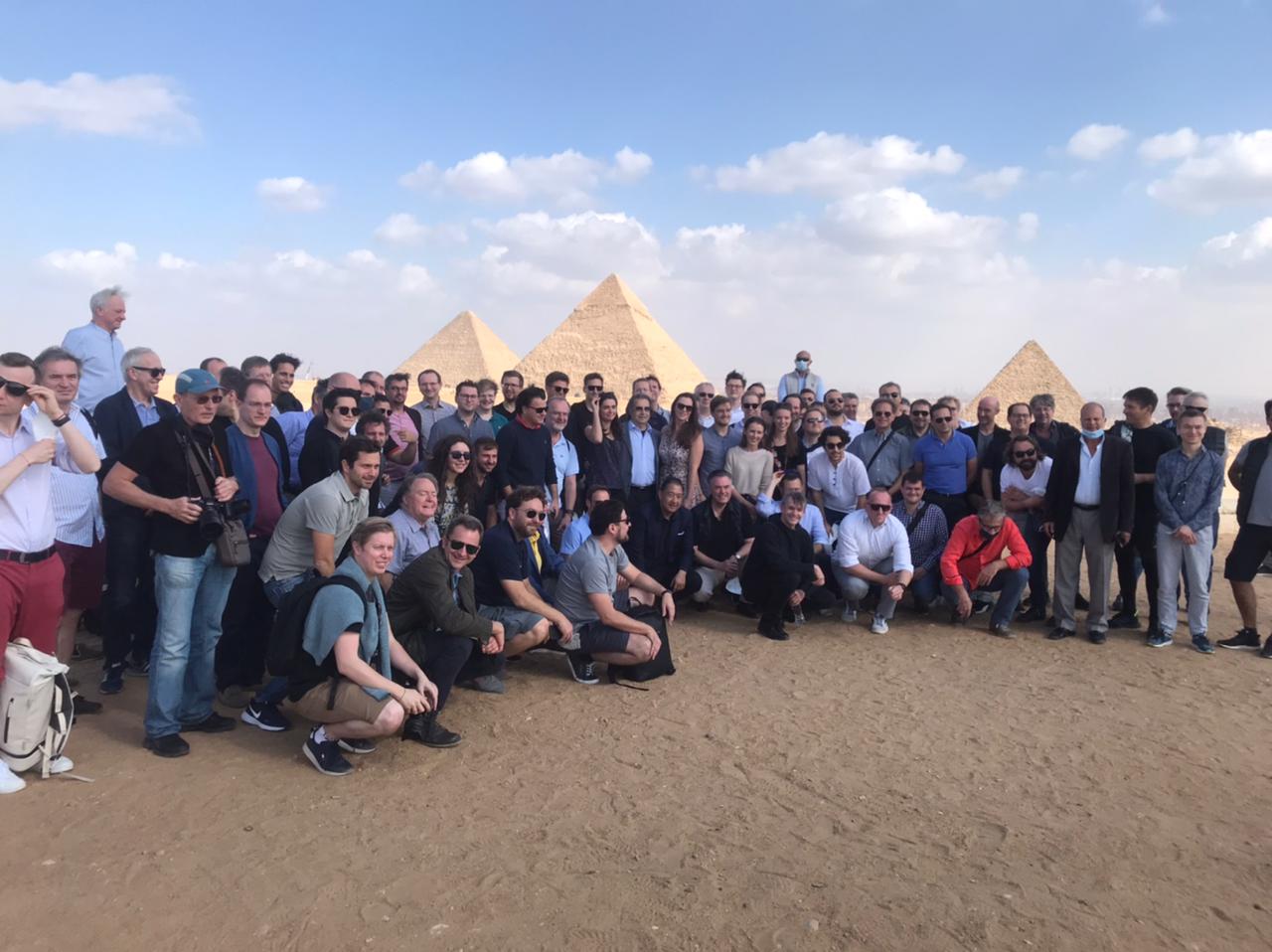 صورة تذكرياة لوفد الأوركسترا خلال زيارتهم للأهرامات صورة تذكرياة لوفد الأوركسترا خلال زيارتهم للأهرامات