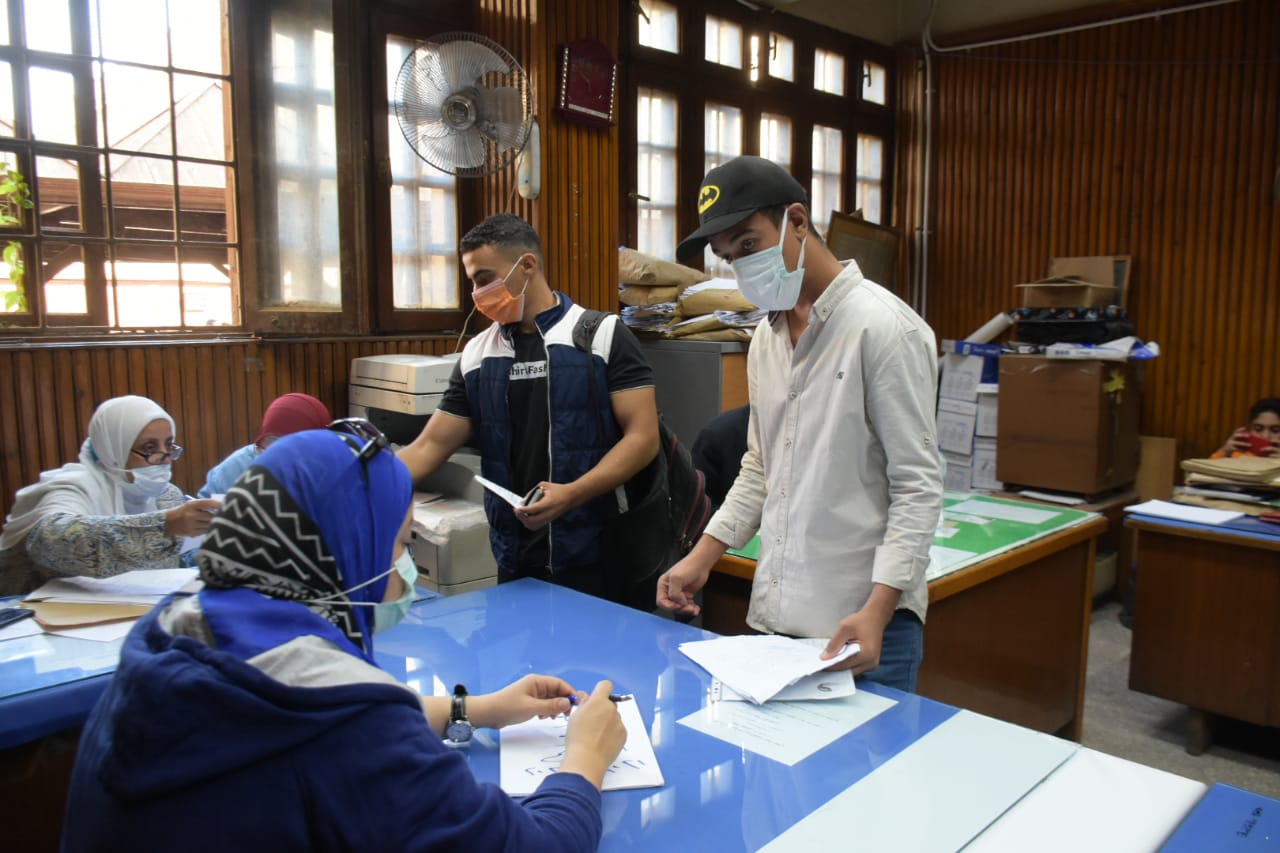 جانب من الترشح في انتخابات الاتحادات الطلابية بجامعة القاهرة